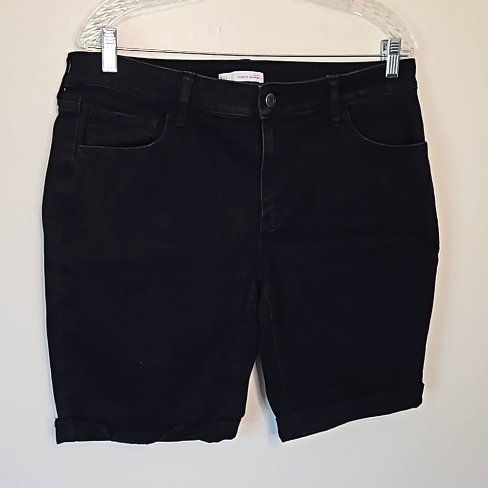 SO Black Bermuda Shorts Low Rise Cuffed Juniors Size 17